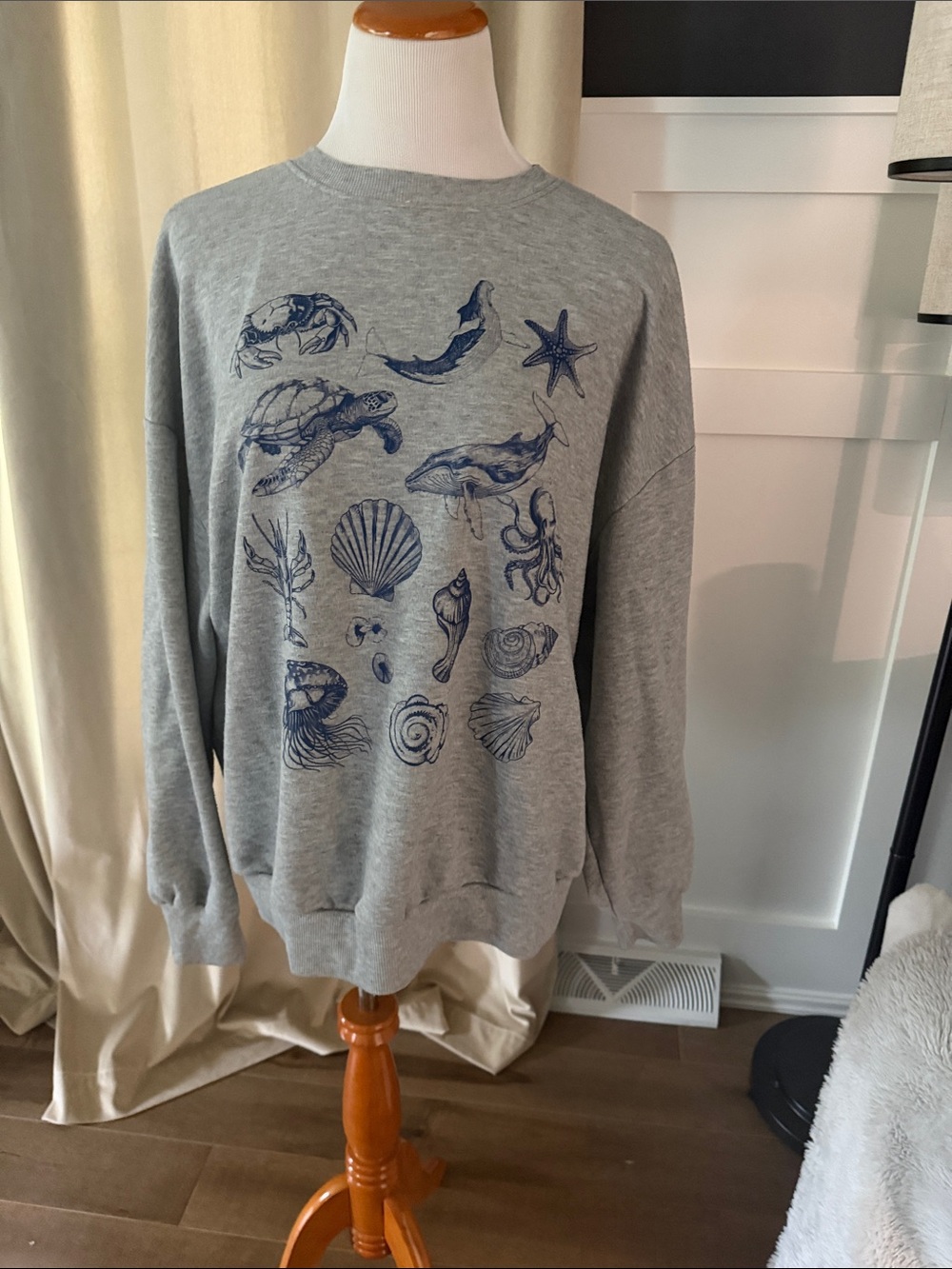 SHEIN Gray Sweatshirt with Navy Sea Life Graphics 💋